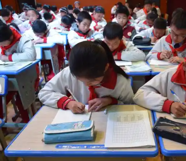 教师以敏锐的观察力捕捉解读于是敞开了一项名为声响档案馆