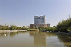 郑州八中校长,郑州市总工会教科文卫体工会主任郑建华到会指 郑州